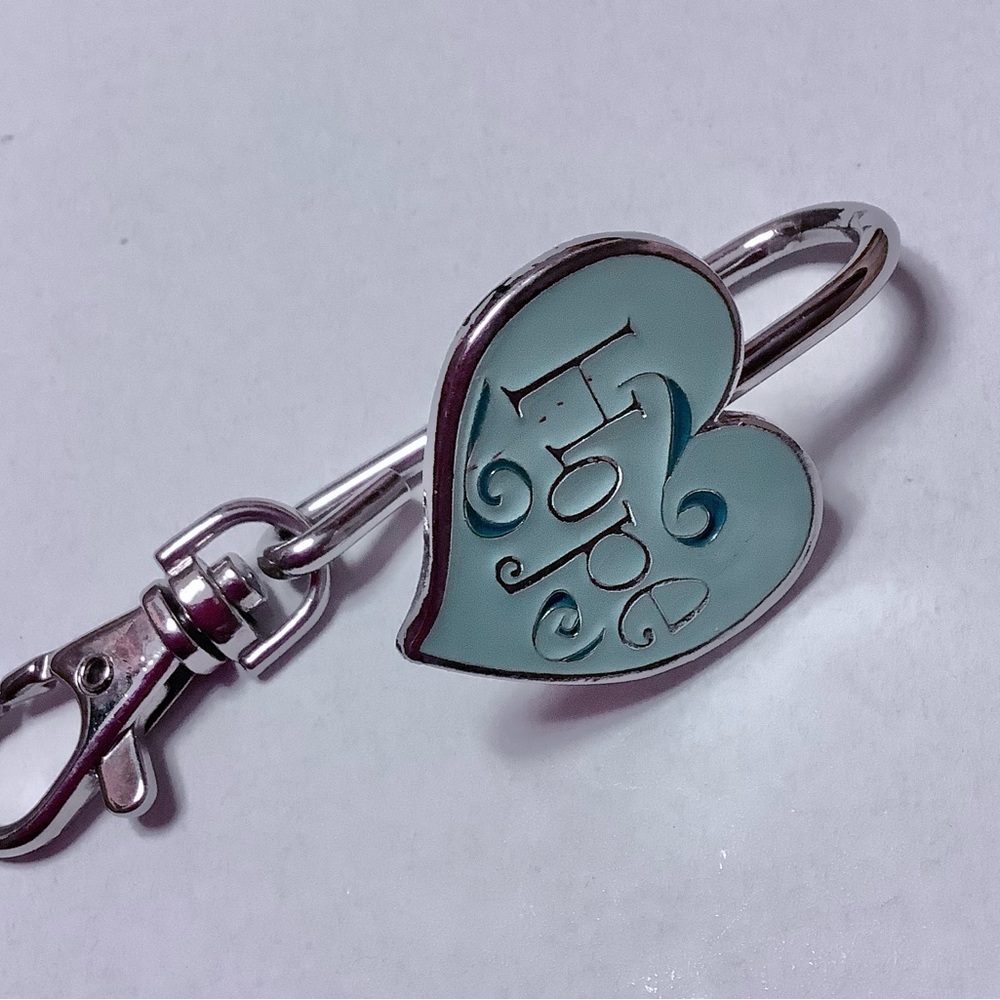 Alexx Inc. Finders Key Purse. Heart - Picture 4 of 5